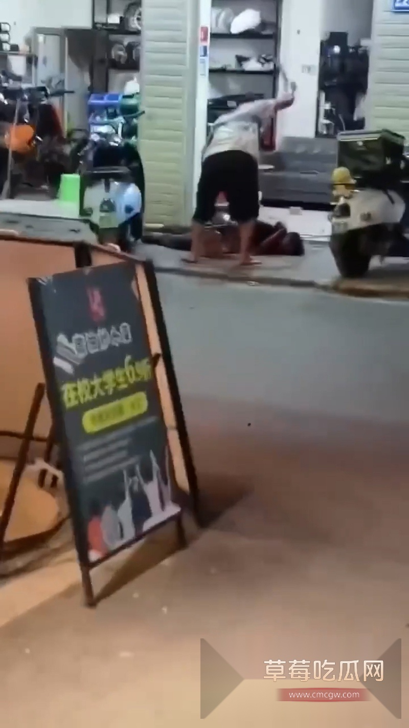 南宁琅东六组外卖骑手与商家激烈冲突  9
