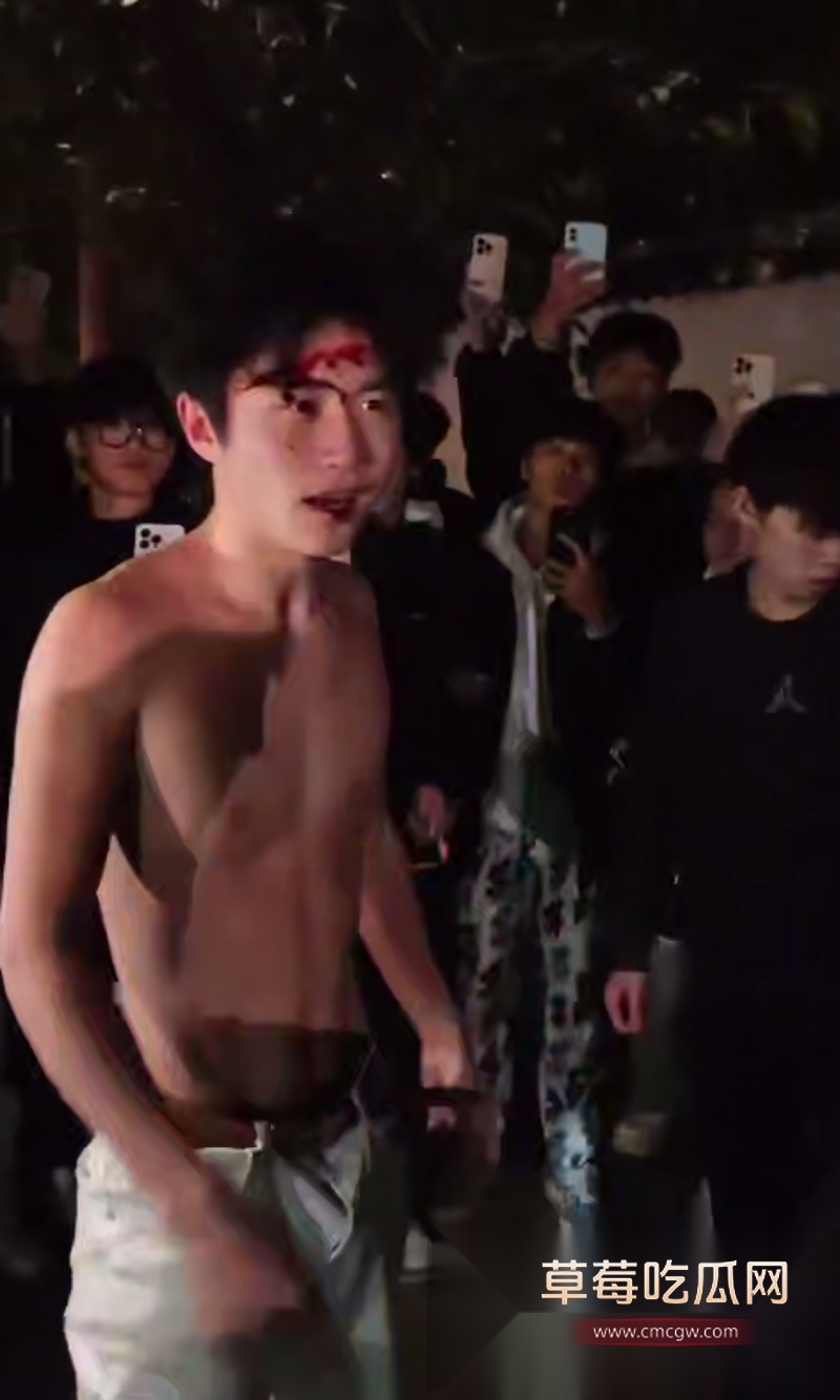 广西桂林街头 惊现酷似C罗的小伙为爱冲锋 2 广西桂林街头 惊现酷似C罗的小伙为爱冲锋 2