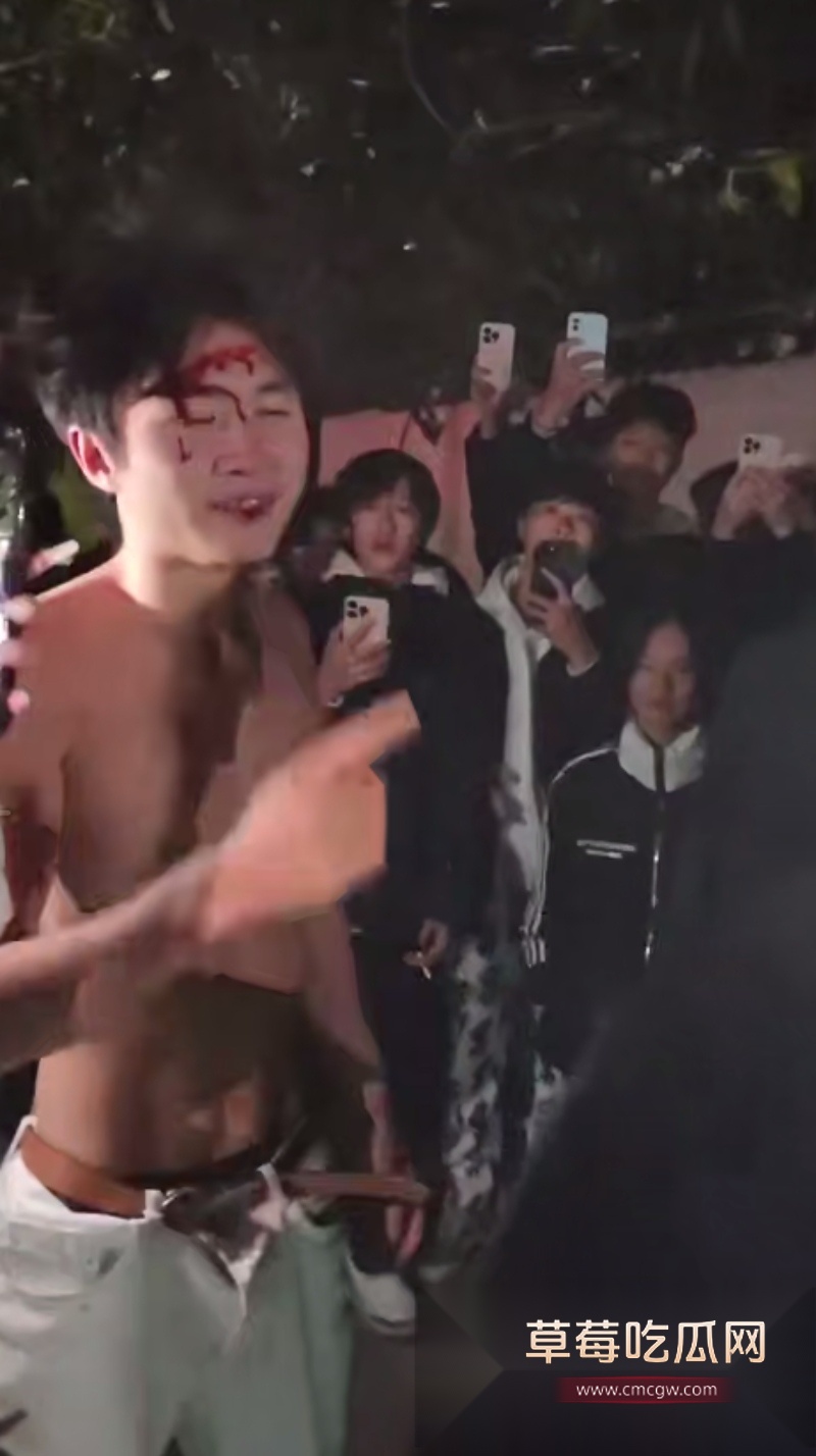 广西桂林街头 惊现酷似C罗的小伙为爱冲锋 3 广西桂林街头 惊现酷似C罗的小伙为爱冲锋 3