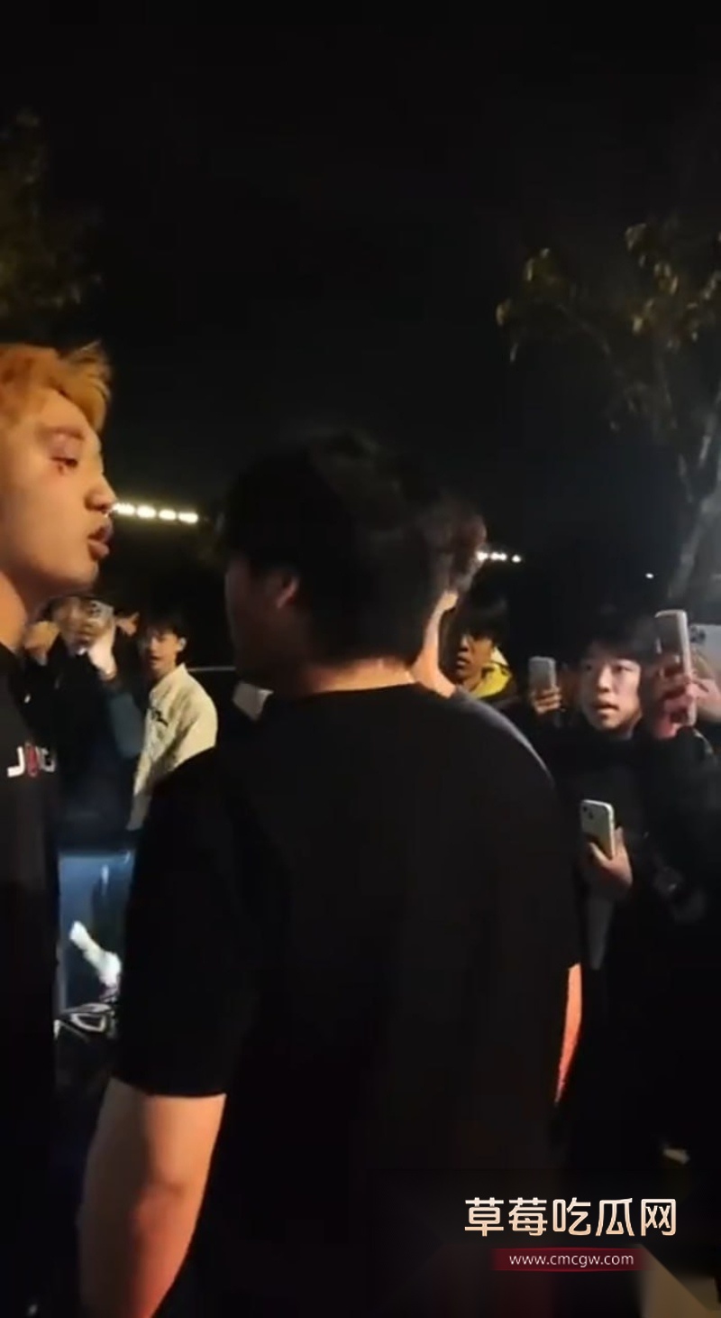 广西桂林街头 惊现酷似C罗的小伙为爱冲锋 5 广西桂林街头 惊现酷似C罗的小伙为爱冲锋 5