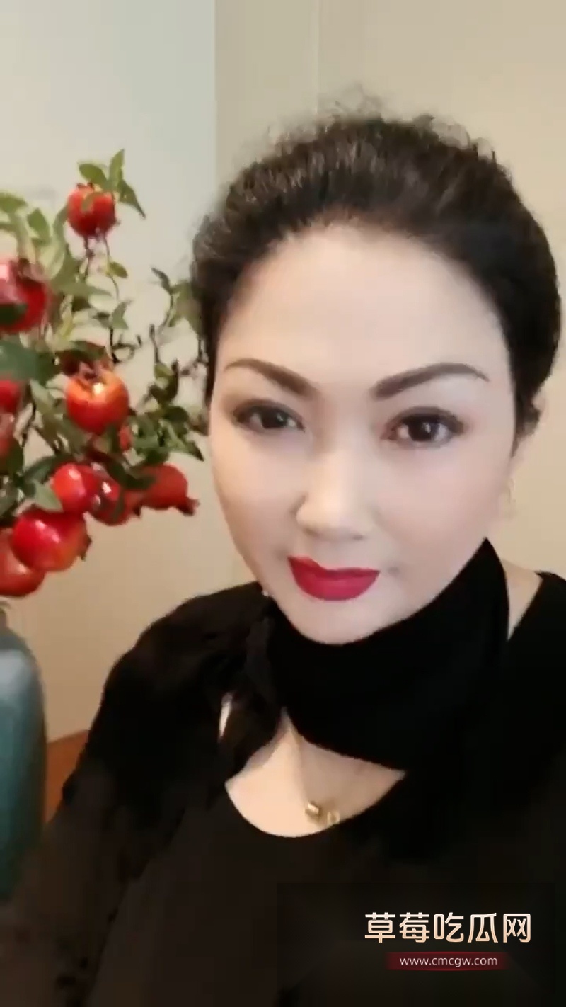 超级大雷秀人模特携母一起卖逼福利合集 1 超级大雷秀人模特携母一起卖逼福利合集 1