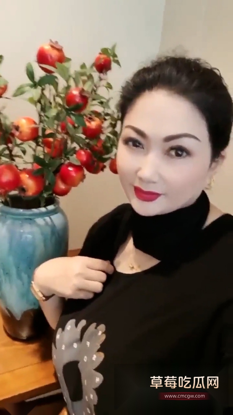 超级大雷秀人模特携母一起卖逼福利合集 2 超级大雷秀人模特携母一起卖逼福利合集 2