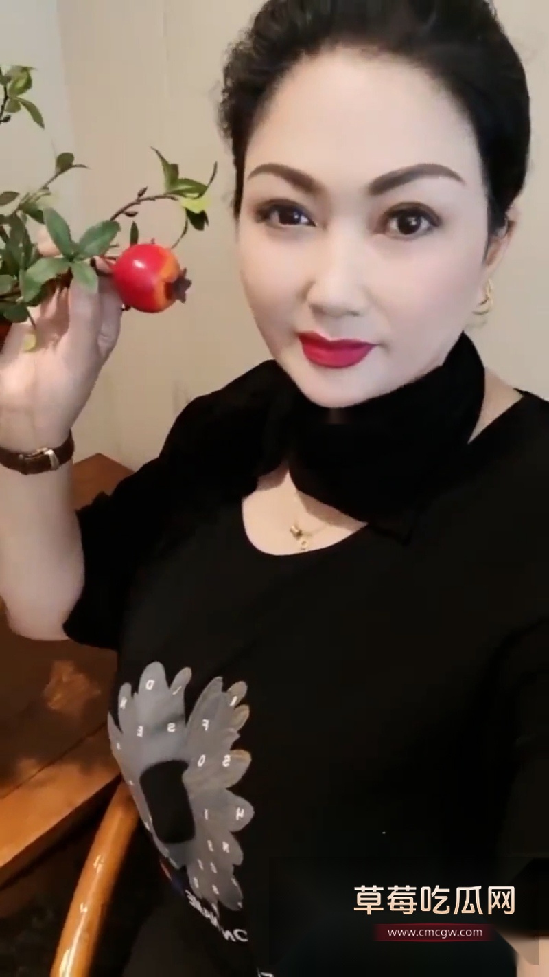 超级大雷秀人模特携母一起卖逼福利合集 3 超级大雷秀人模特携母一起卖逼福利合集 3