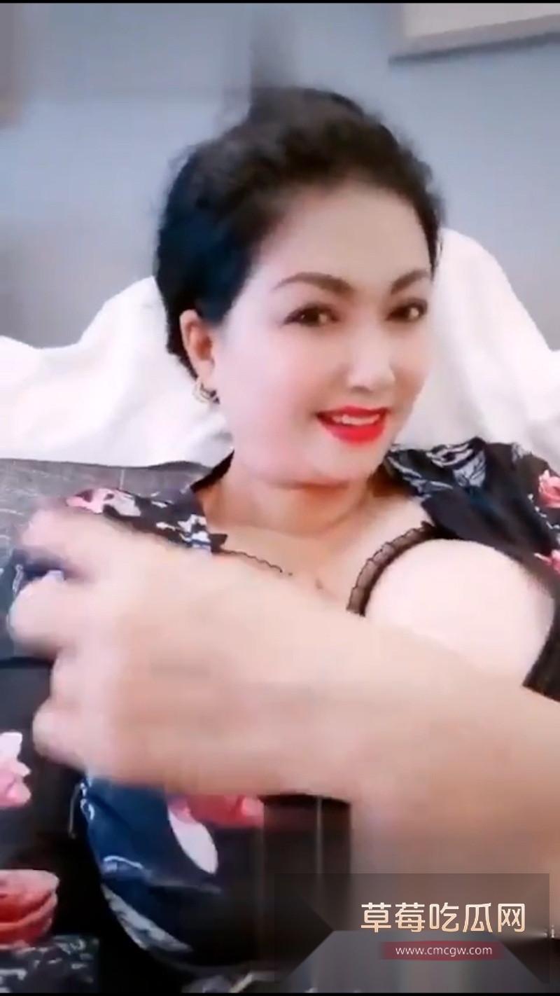 超级大雷秀人模特携母一起卖逼福利合集 7 超级大雷秀人模特携母一起卖逼福利合集 7