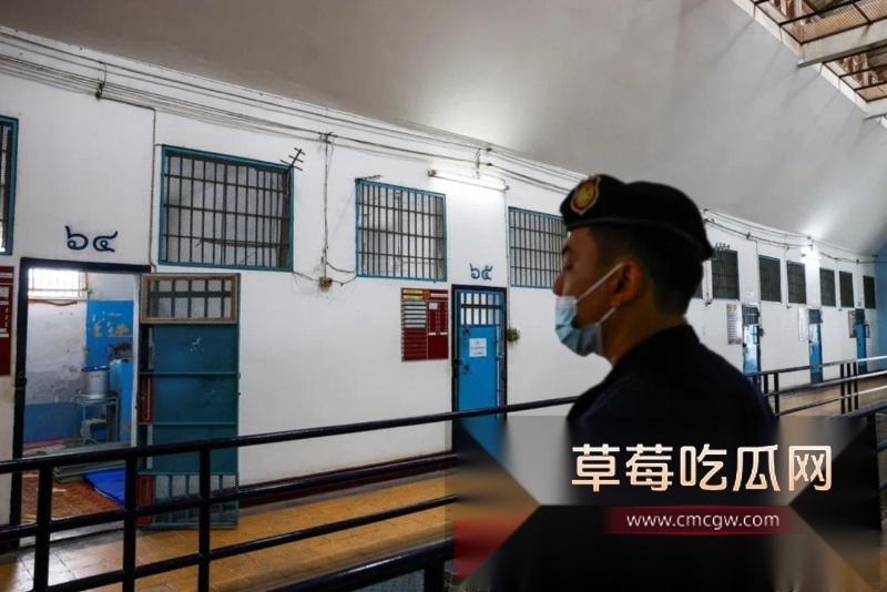中国大佬在泰国狱中跟嫩模做爱被当场抓获 3