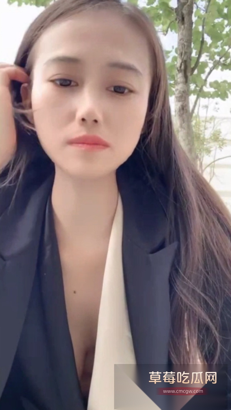 御姐女神宝宝在户外直播露出 1 御姐女神宝宝在户外直播露出 1