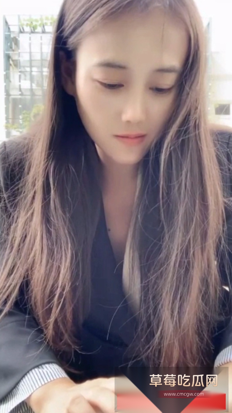 御姐女神宝宝在户外直播露出 2 御姐女神宝宝在户外直播露出 2