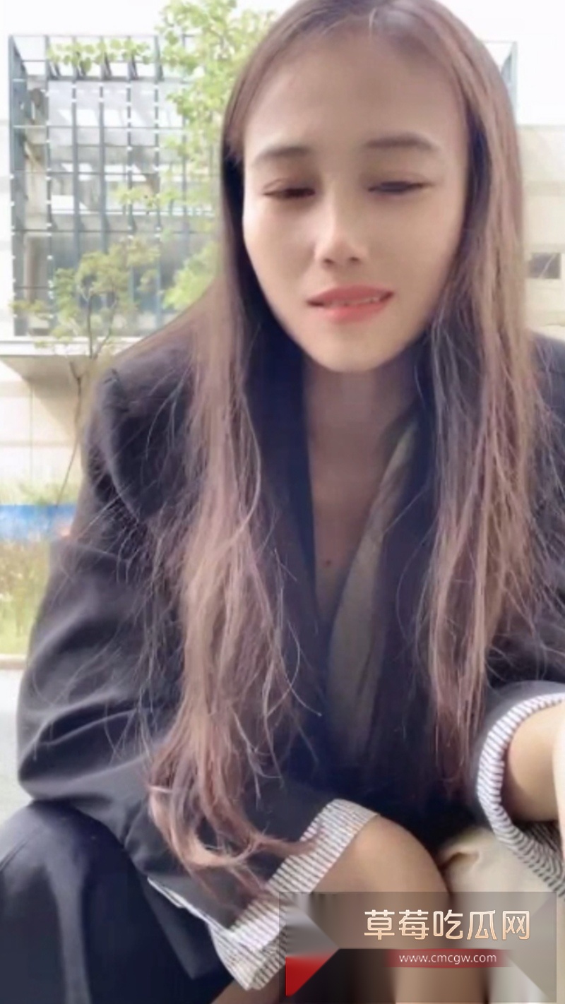 御姐女神宝宝在户外直播露出 4 御姐女神宝宝在户外直播露出 4