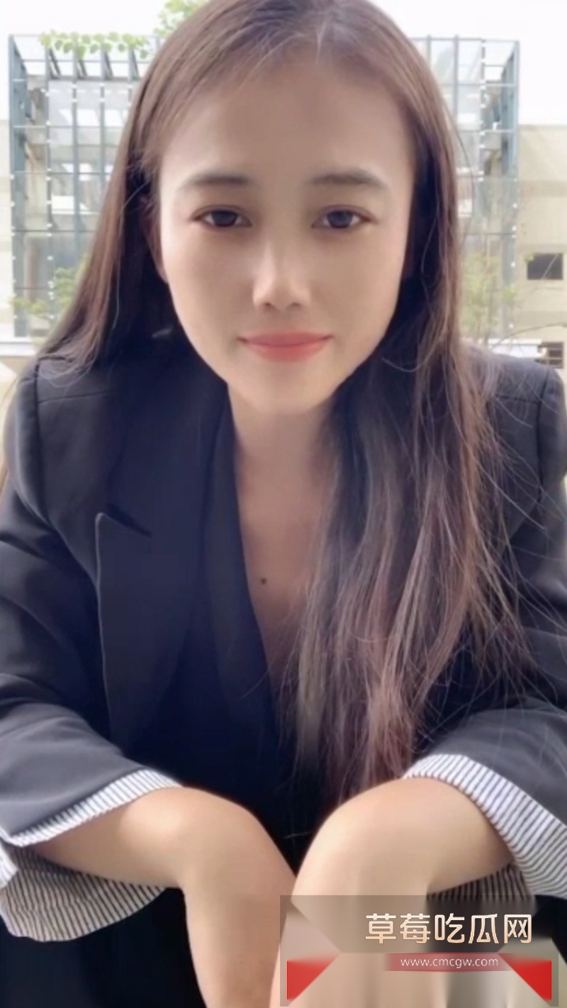 御姐女神宝宝在户外直播露出 5 御姐女神宝宝在户外直播露出 5