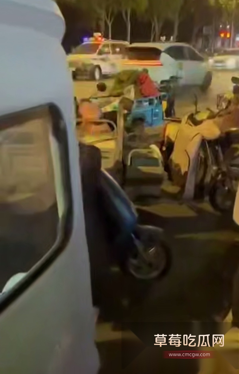 新浦中学精神小伙因父母不给钱上网 一怒之下带人把父母砍死 6