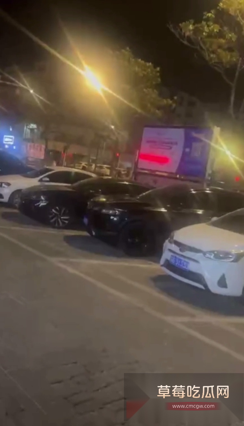 新浦中学精神小伙因父母不给钱上网 一怒之下带人把父母砍死 7