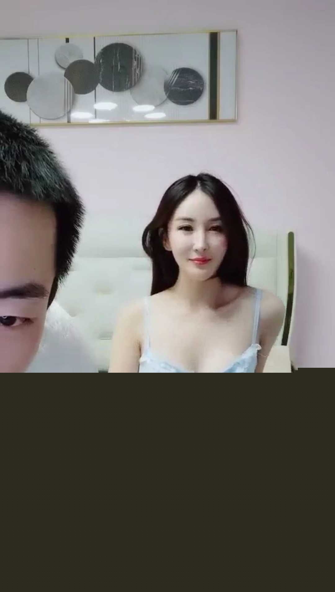 气质超好的美女主播 仔仔没电了 15