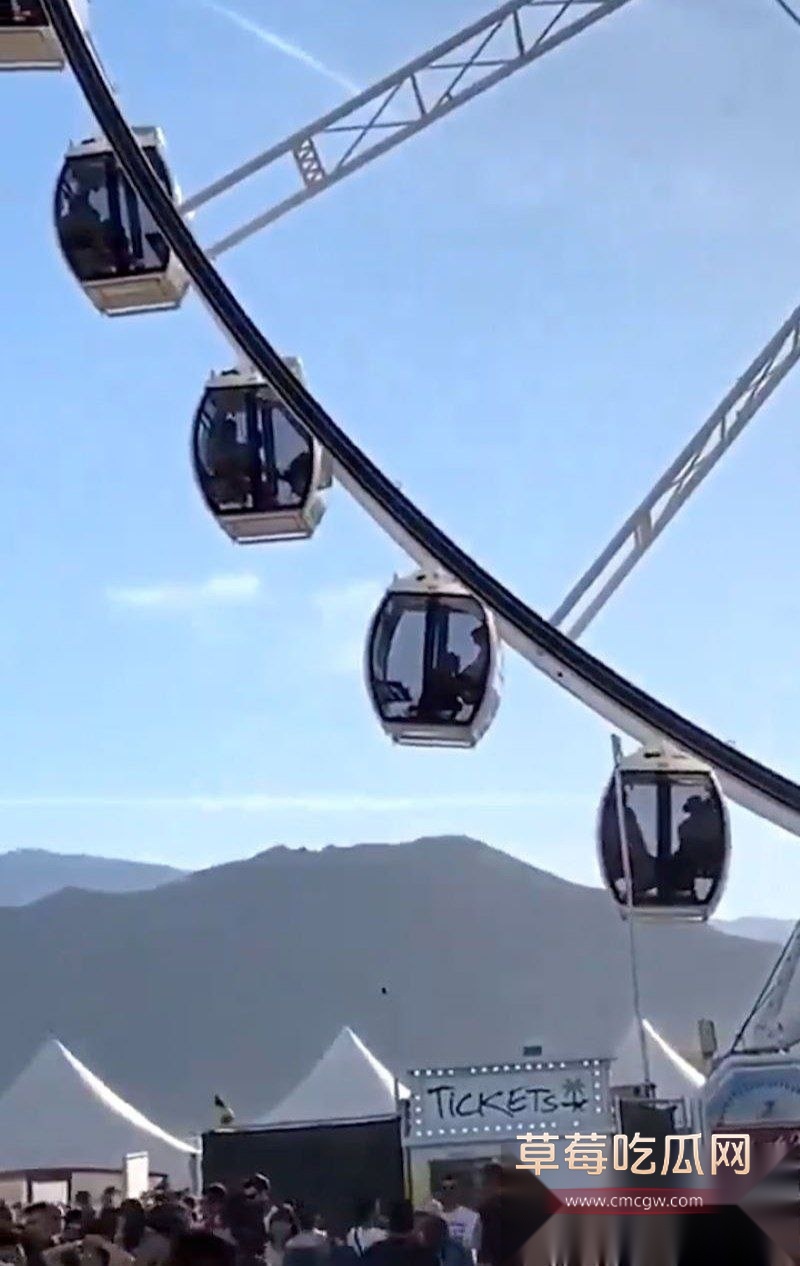 摩天轮刚启动就开吃男友大屌 1