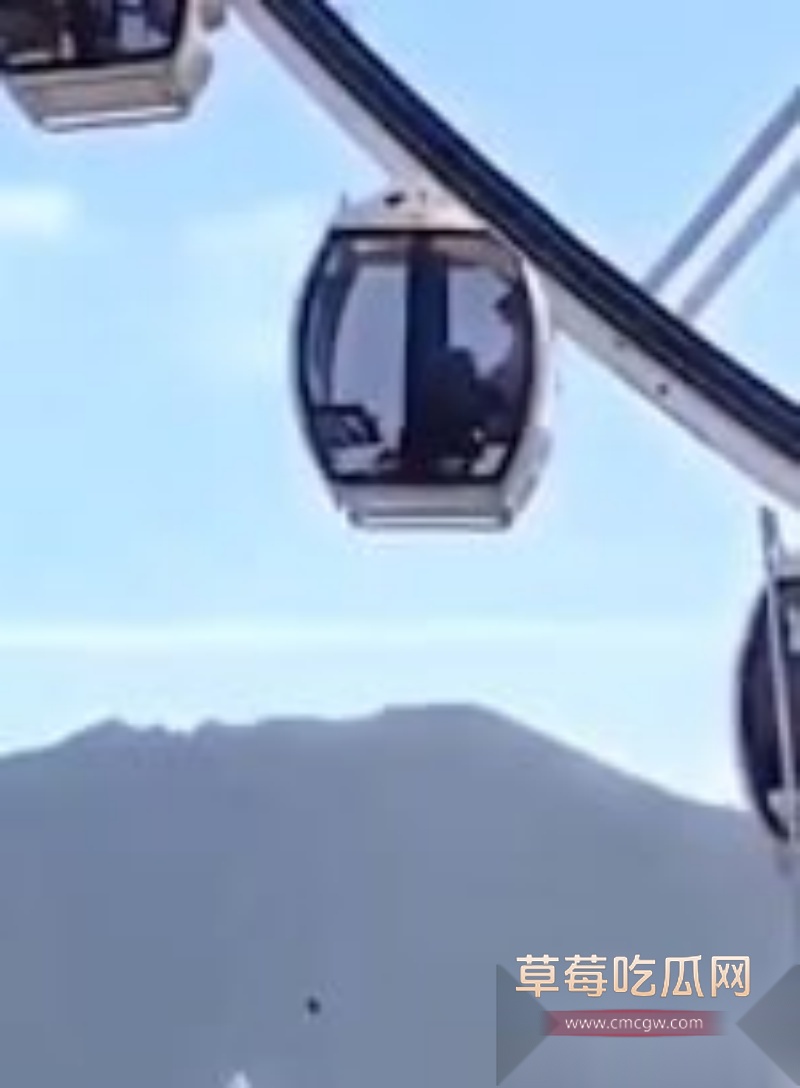 摩天轮刚启动就开吃男友大屌 4