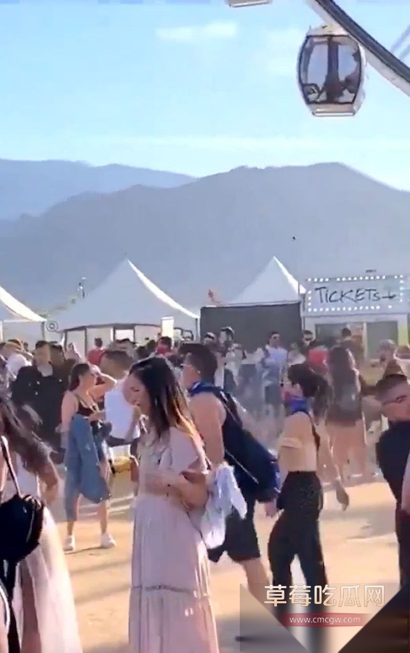 摩天轮刚启动就开吃男友大屌 5