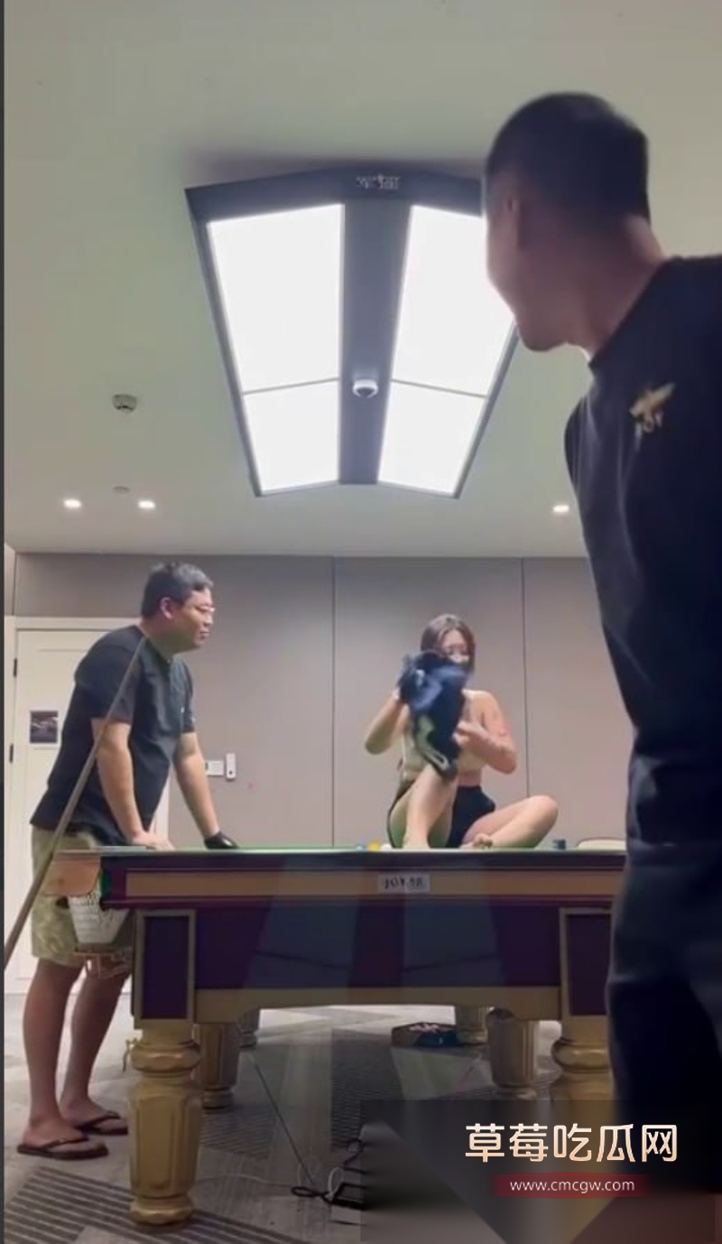 江苏东台名爵台球厅被曝打台球还有奶子看 3 江苏东台名爵台球厅被曝打台球还有奶子看 3