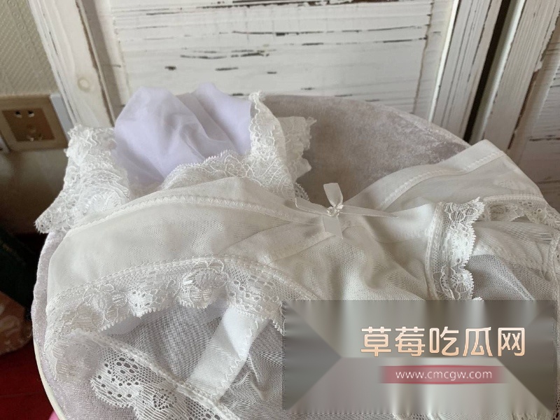 女白领水杯多次被男同事射入自慰精液 8