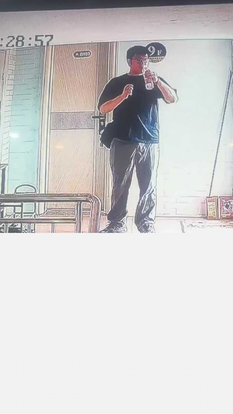 女白领水杯多次被男同事射入自慰精液 12