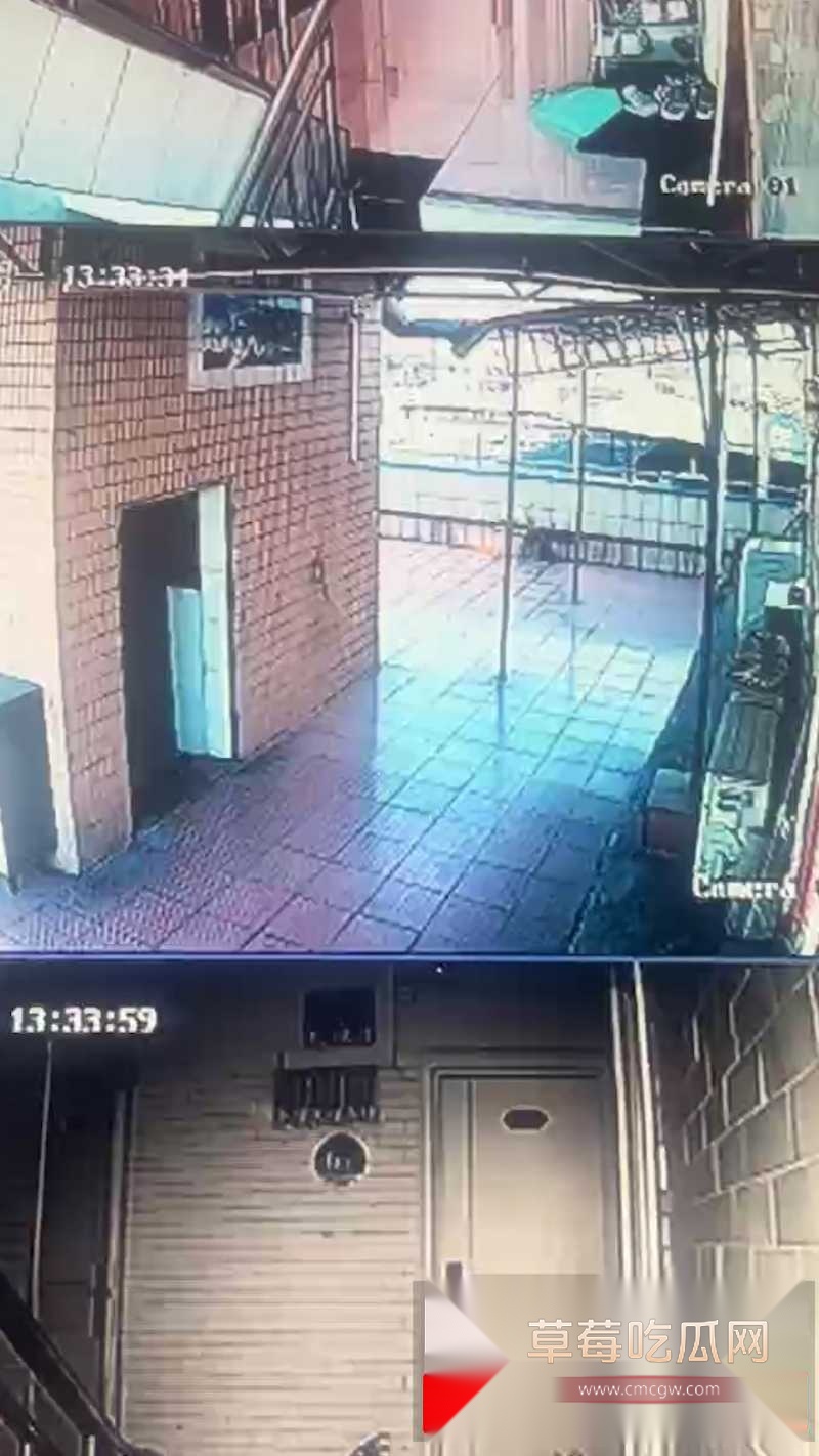 女白领水杯多次被男同事射入自慰精液 16