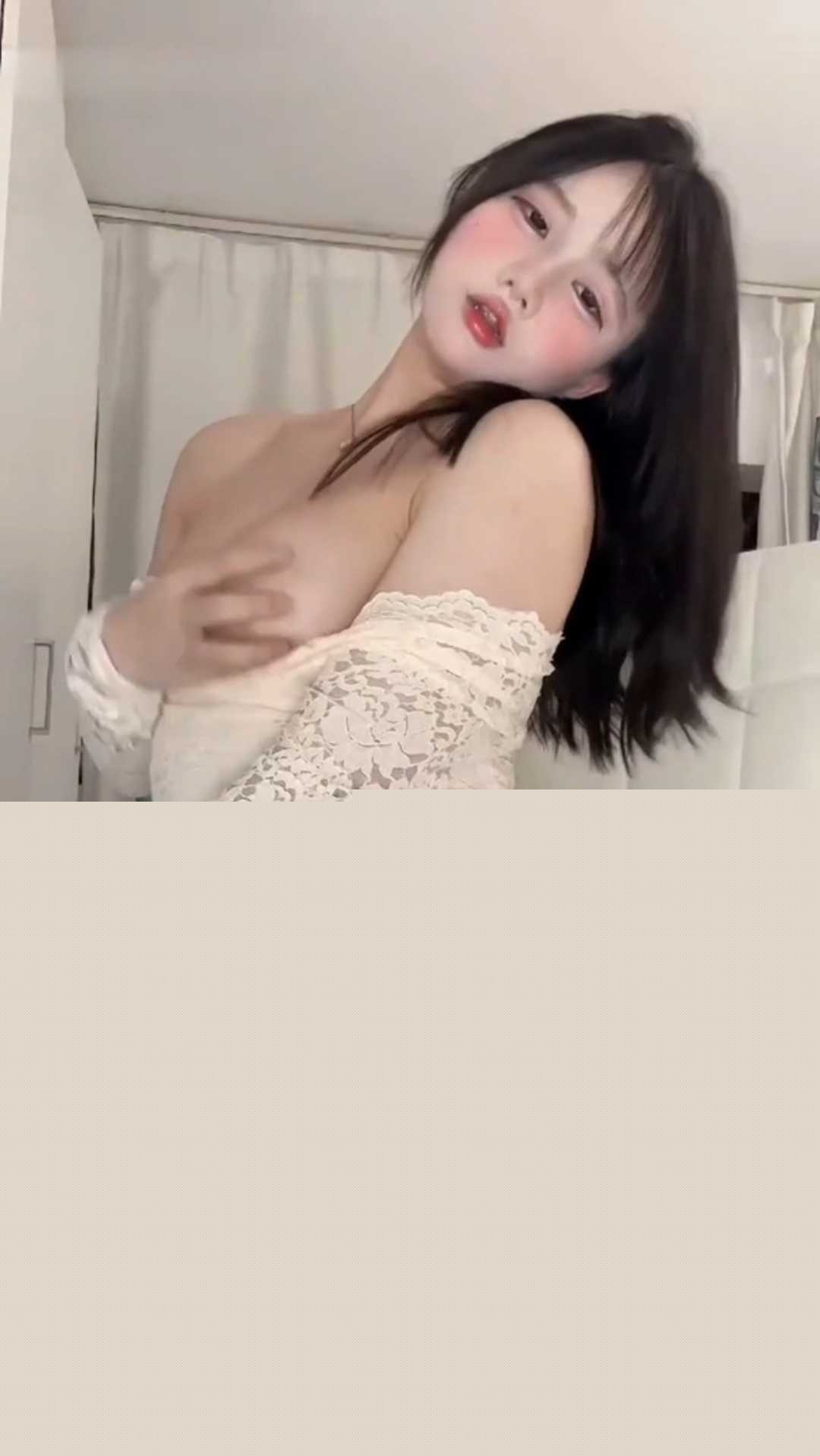 B站UP主蜜汁包丫的反差魅力 5