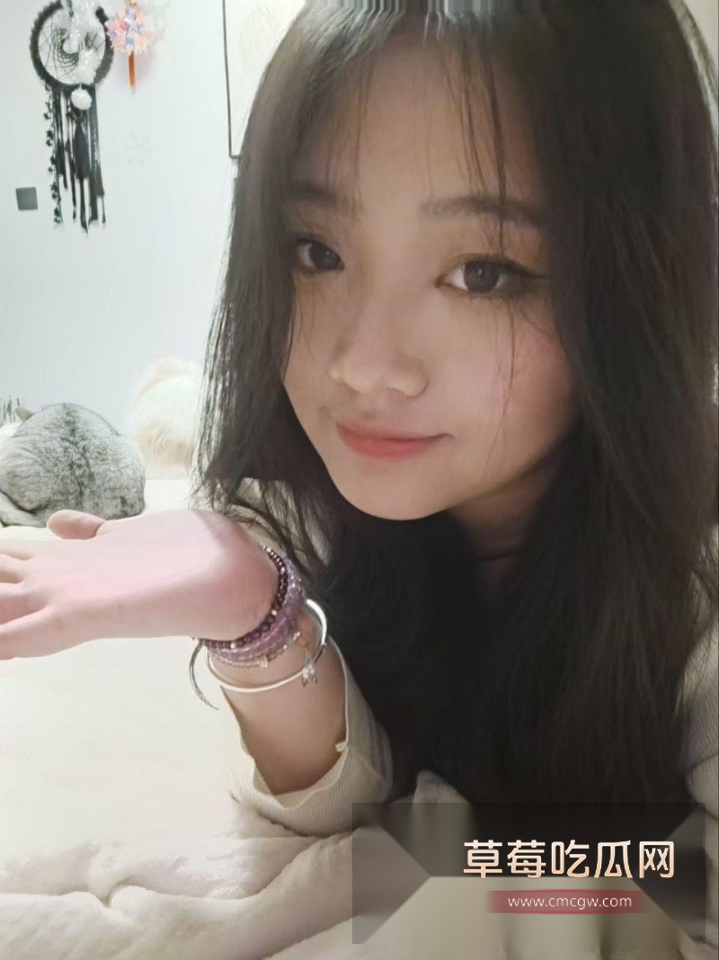 四川成都财贸职业技术学院李金念露脸自拍流出 14