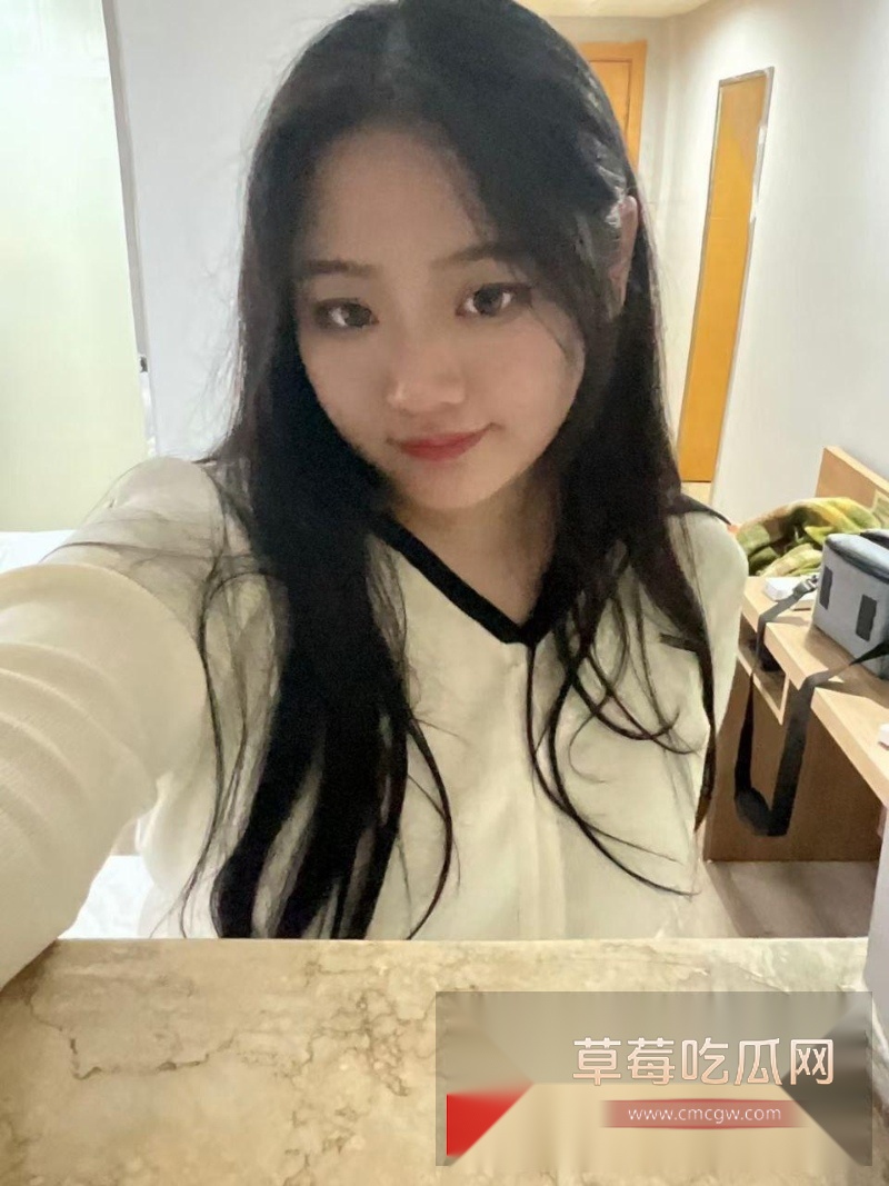 四川成都财贸职业技术学院李金念露脸自拍流出 15