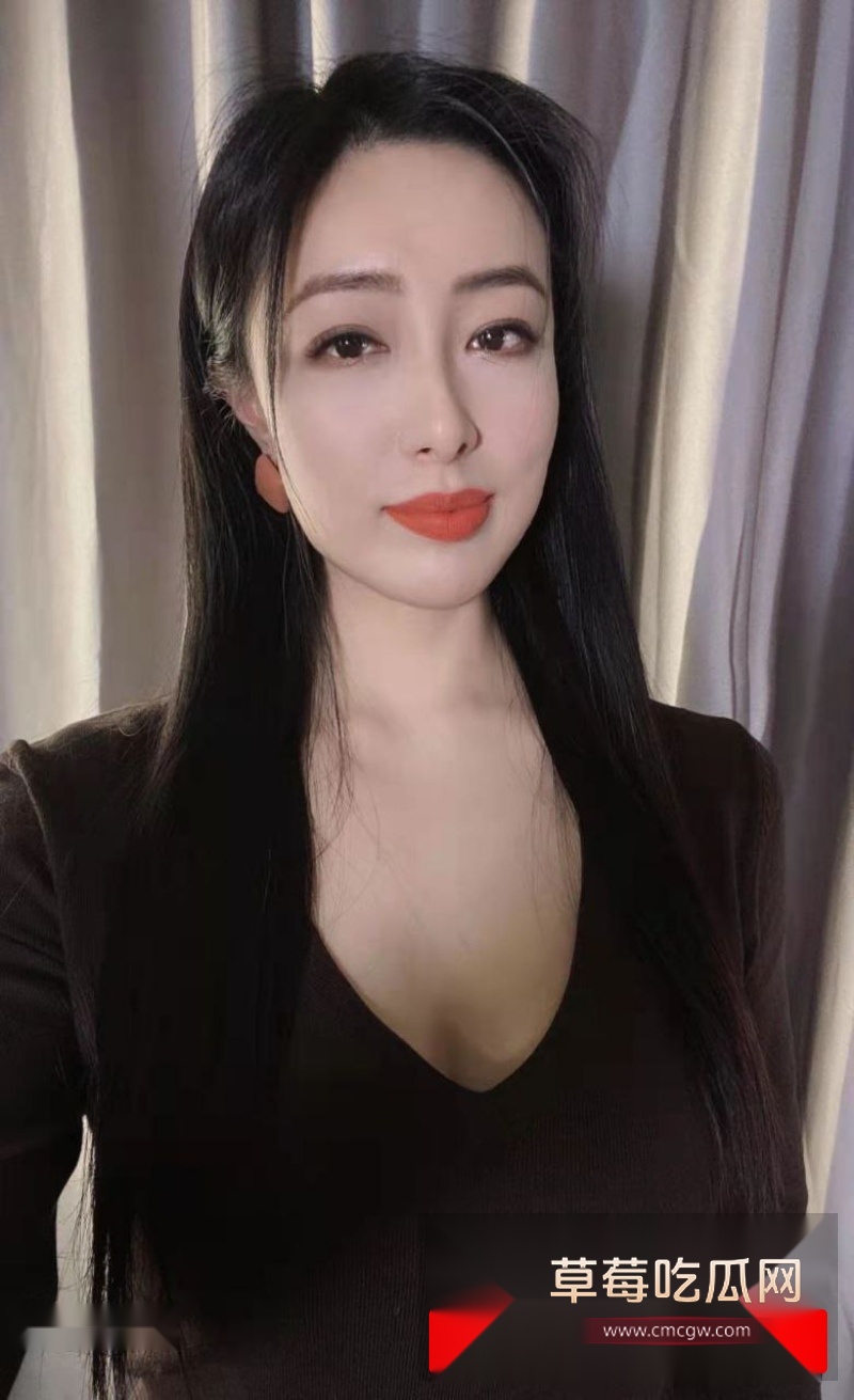 哺乳期顶级少妇杨子慧酒店落地窗被老板狂操 2 哺乳期顶级少妇杨子慧酒店落地窗被老板狂操 2