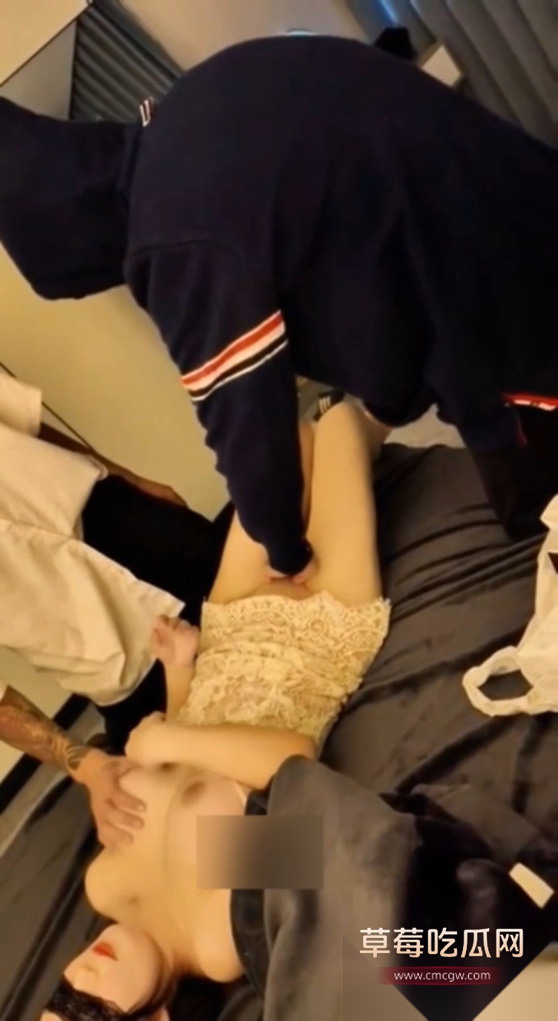 推特极品身材露出母狗 江小凡 8