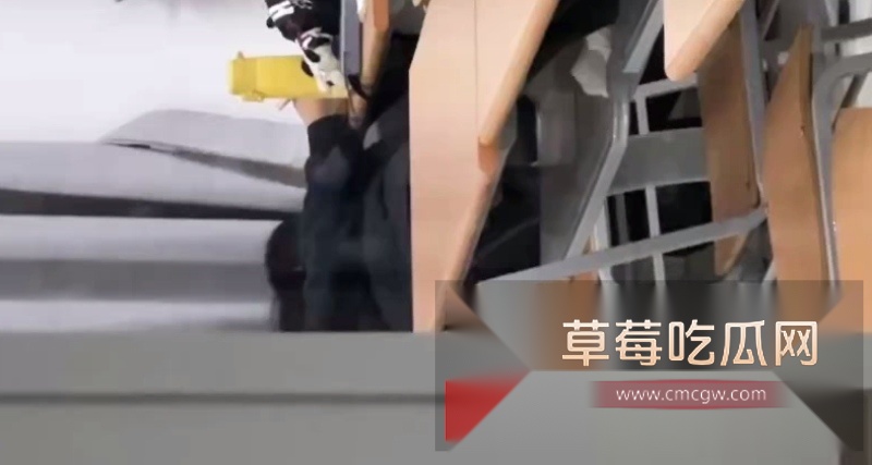 山东财经大学情侣被人拍下晚自习时间不学习 5 山东财经大学情侣被人拍下晚自习时间不学习 5