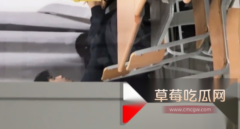 山东财经大学情侣被人拍下晚自习时间不学习 1 山东财经大学情侣被人拍下晚自习时间不学习 1