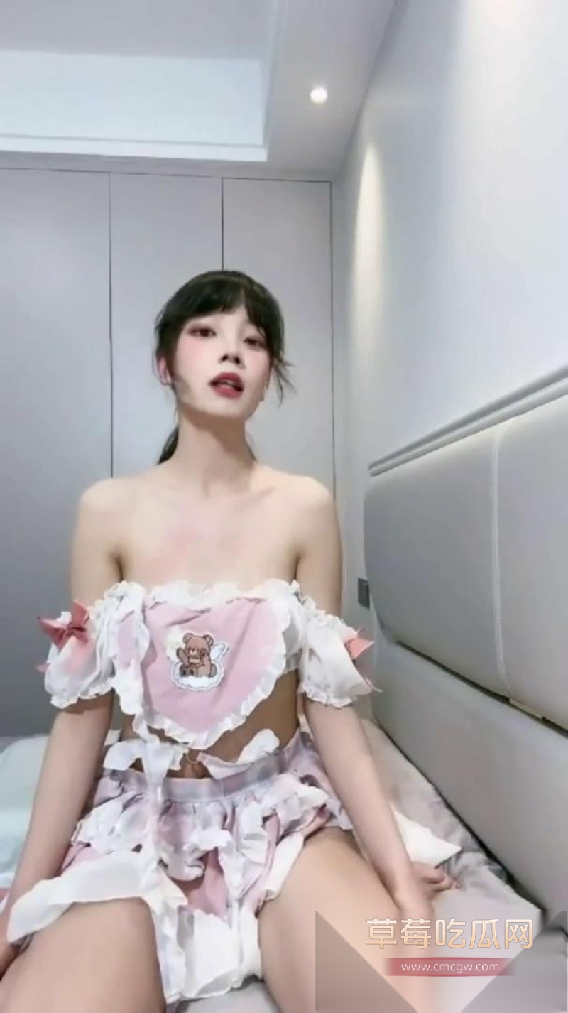 白肤清纯反差骚妹梦梦 2 白肤清纯反差骚妹梦梦 2