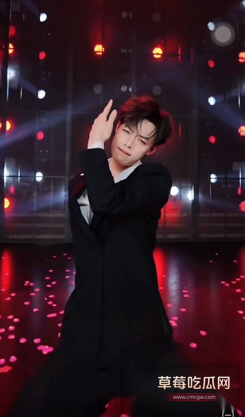 网红男团成员上班主播下班男模 24