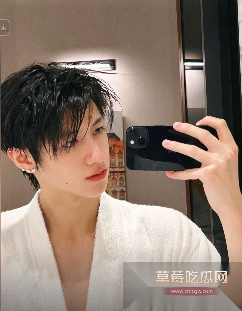 时代峰峻男团成员 朱志鑫 被小女友爆料私联福利姬 2