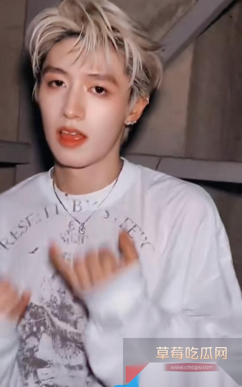 时代峰峻男团成员 朱志鑫 被小女友爆料私联福利姬 26