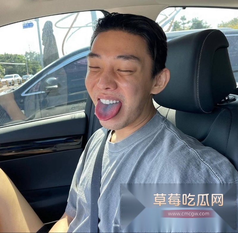 韩国影帝刘亚仁到上海男同酒吧与gay男亲密互动视频 12