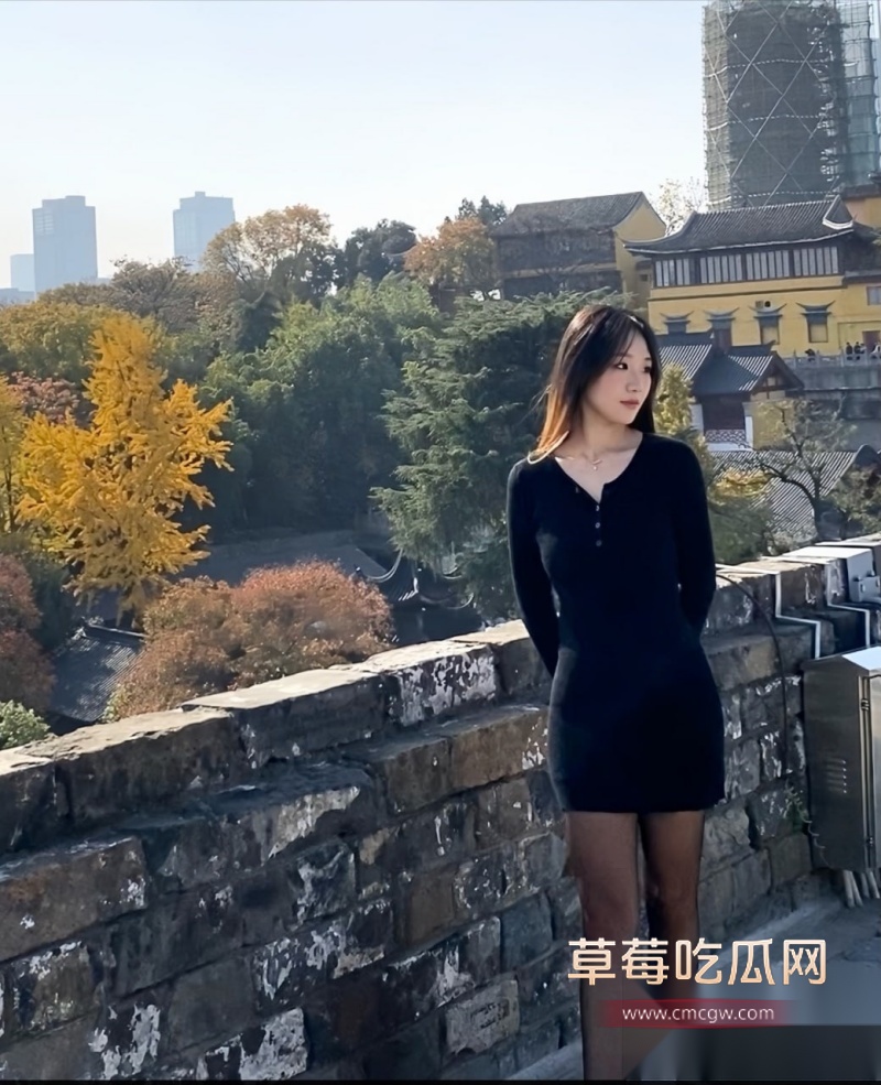 20岁精神小妹酒店被金主调教 1 20岁精神小妹酒店被金主调教 1