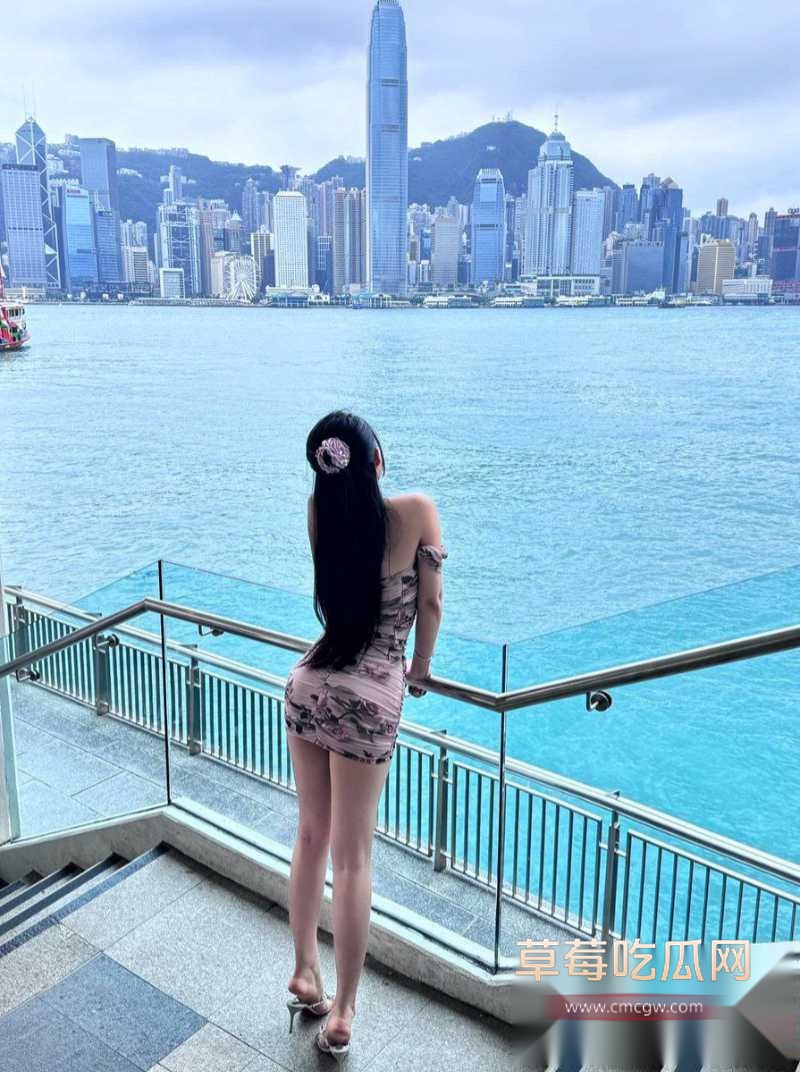 推特高颜反差骚母狗 黑纱女 37