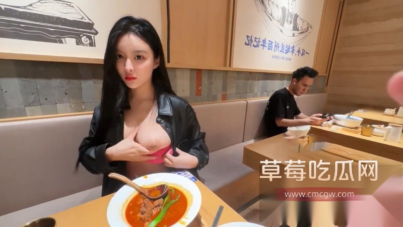 推特高颜反差骚母狗 黑纱女 4