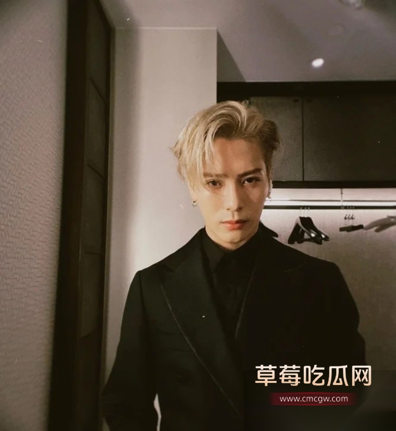 疑似王嘉尔草粉视频被人曝光 爆料人声称王嘉尔常去夜店与女粉喝酒蹦迪打炮 6 疑似王嘉尔草粉视频被人曝光 爆料人声称王嘉尔常去夜店与女粉喝酒蹦迪打炮 6