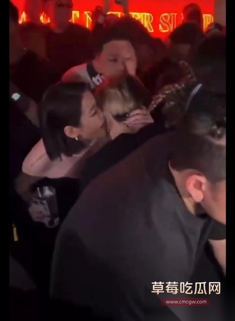 疑似王嘉尔草粉视频被人曝光 爆料人声称王嘉尔常去夜店与女粉喝酒蹦迪打炮 22 疑似王嘉尔草粉视频被人曝光 爆料人声称王嘉尔常去夜店与女粉喝酒蹦迪打炮 22