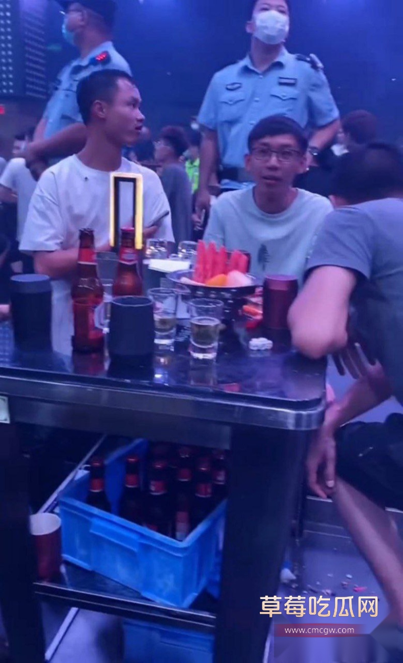 富婆和小仙女们的夜场淫靡生活爆光流出 8 富婆和小仙女们的夜场淫靡生活爆光流出 8