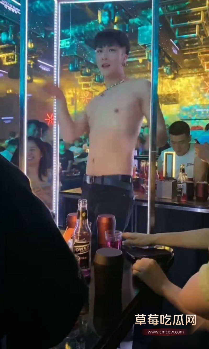 富婆和小仙女们的夜场淫靡生活爆光流出 9 富婆和小仙女们的夜场淫靡生活爆光流出 9