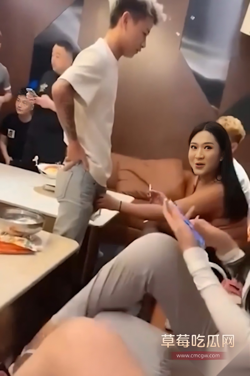 富婆和小仙女们的夜场淫靡生活爆光流出 3 富婆和小仙女们的夜场淫靡生活爆光流出 3