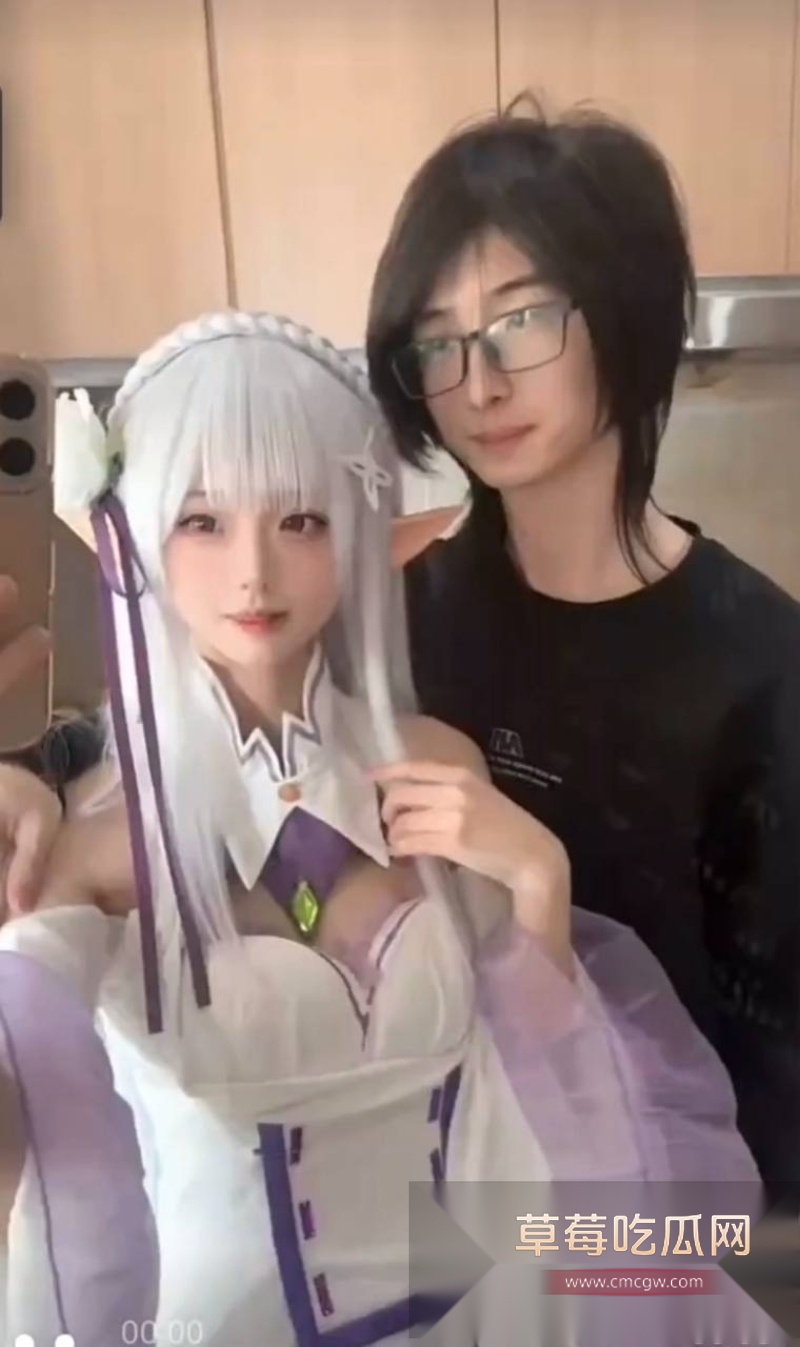 百万粉女网红Coser拿铁ouo 18 百万粉女网红Coser拿铁ouo 18