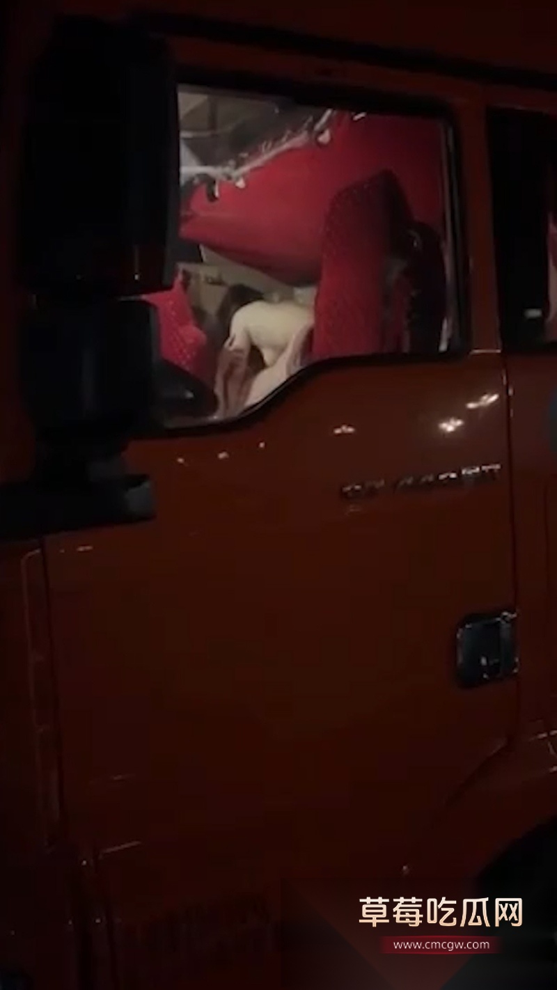 抖音跟车大嫂 媛宝啊 因被路人拍到与老公在大货车上啪啪 15 抖音跟车大嫂 媛宝啊 因被路人拍到与老公在大货车上啪啪 15