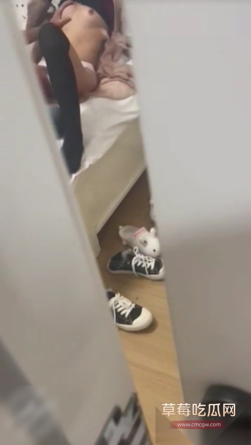 好朋友偷偷和她亲妹妹做爱 1 好朋友偷偷和她亲妹妹做爱 1