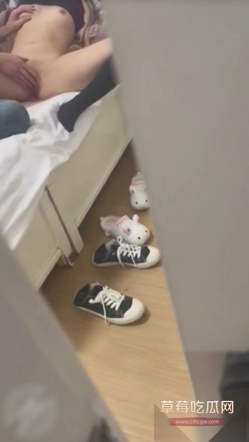 好朋友偷偷和她亲妹妹做爱 2 好朋友偷偷和她亲妹妹做爱 2