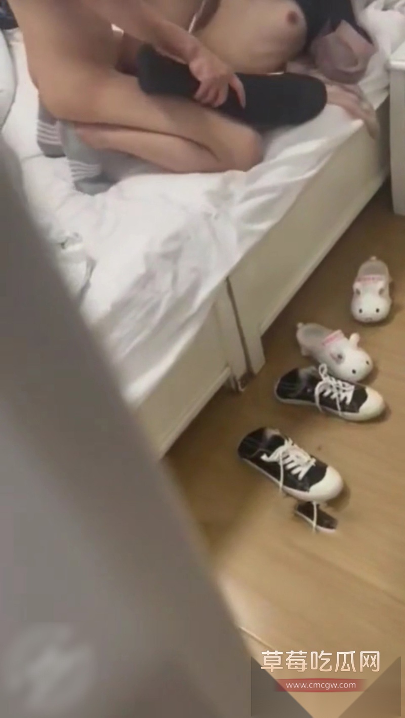 好朋友偷偷和她亲妹妹做爱 3 好朋友偷偷和她亲妹妹做爱 3