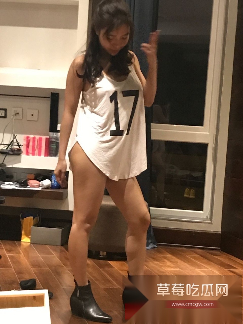 台湾顶级少妇 宋思 与自己的情人拍摄私密性爱视频 3 台湾顶级少妇 宋思 与自己的情人拍摄私密性爱视频 3