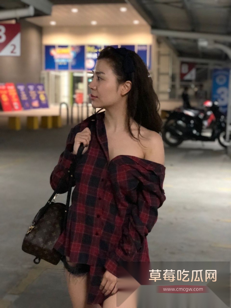 台湾顶级少妇 宋思 与自己的情人拍摄私密性爱视频 13 台湾顶级少妇 宋思 与自己的情人拍摄私密性爱视频 13